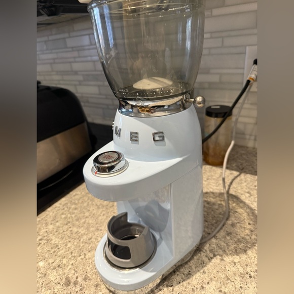 SMEG small appliances espresso machine and coffee grinder - Picture 4 of 7